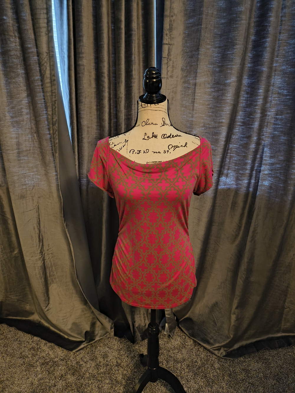 Banana Republic Pink Patterned Scoop-Neck Short Sleeve Top